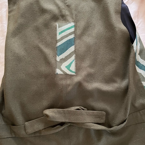Vest - Picture 3 of 3